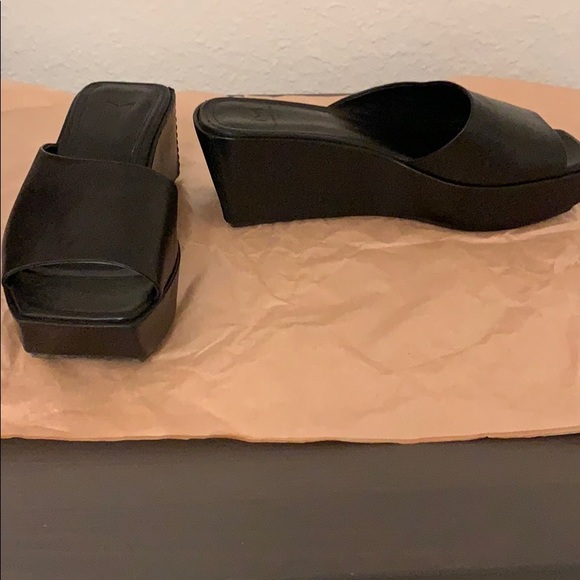 Marc Fisher platform slides - Picture 3 of 13